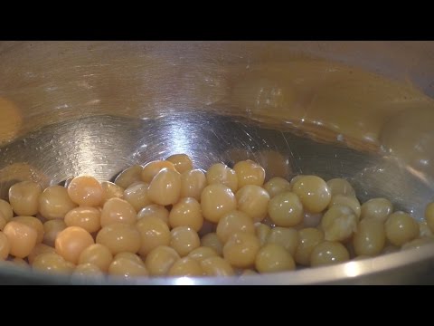 Как приготовить горох для рыбалки и насадить на крючок? My fishing.