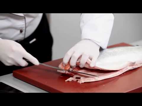 Как быстро разделать лосося и правильно засолить филе. Мастер-класс и рецепт Уриэля Штерна
