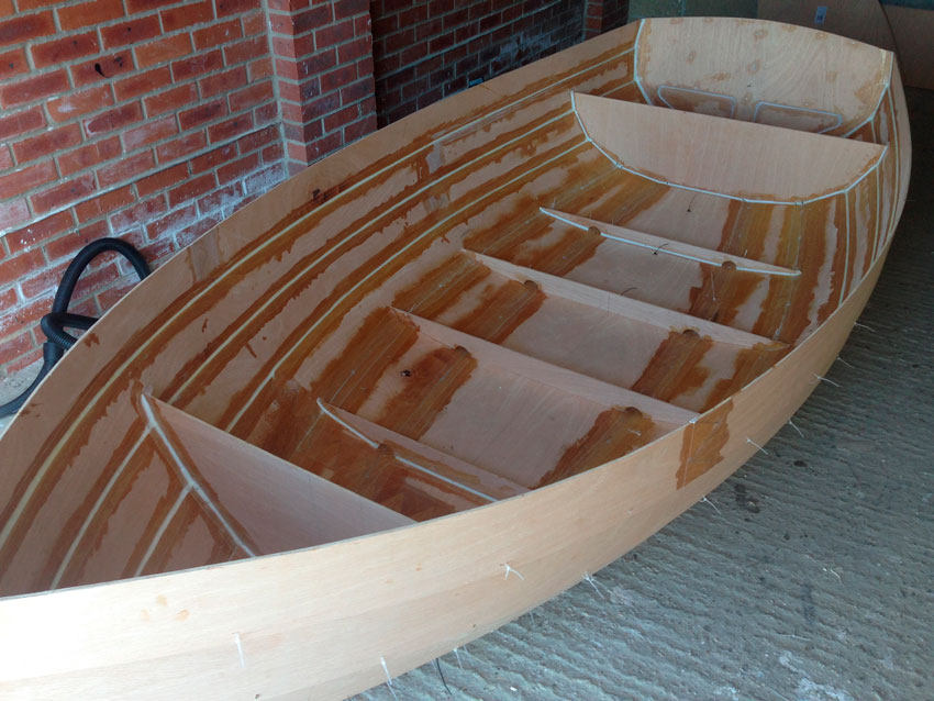 Как можно самостоятельно сделать лодку из фанеры?