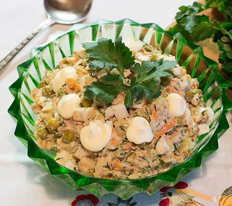 Картофельный салат с маринованной рыбой — рецепт с фото пошагово